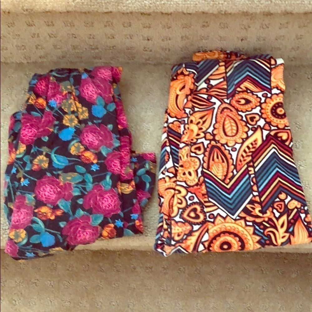 2 pairs Lularoe One Size pants
